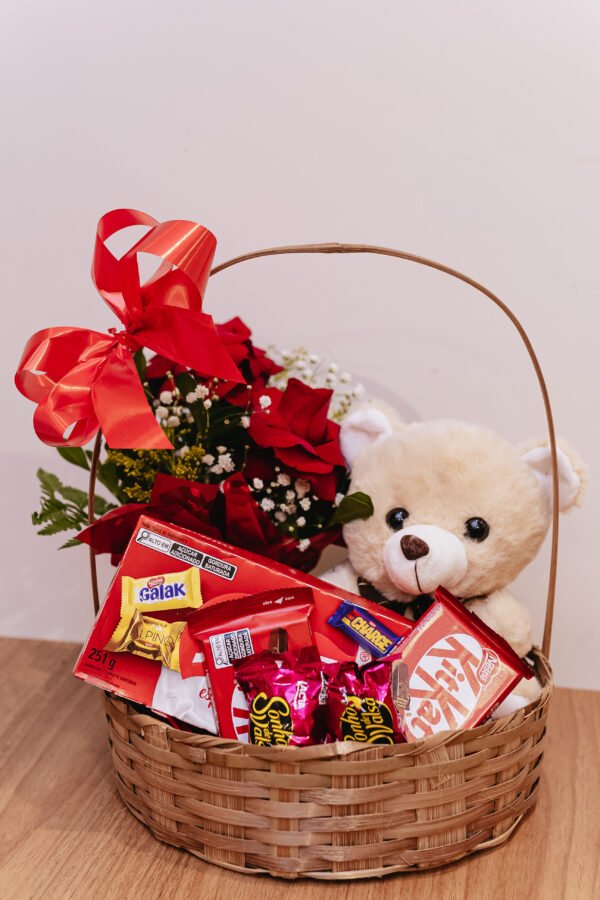 Cesta de Chocolate com Rosas